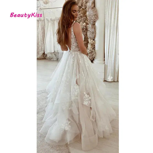 A-Line V-Neck Boho Wedding Dress Puffy Tulle Princess Bridal Dresses PSPECIFICATIONSBrand Name: KapokBanyanStyle: ClassicNeckline: V-NECKSleeve Length(cm): sleevelessTrain: Sweep/ Brush TrainOrigin: Mainland ChinaCN: JiangsuDresses LenJohnny TirakJohnny Tirak-Neck Boho Wedding Dress Puffy Tulle Princess Bridal Dresses