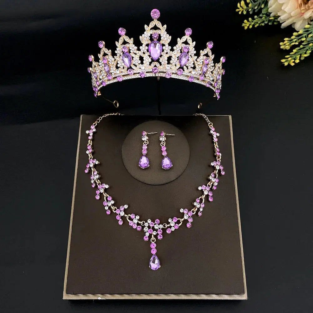 3pcs/set Crystal Bridal Tiara And Crown Earrings Necklace Jewelry Set SPECIFICATIONSBrand Name: NoEnName_NullMaterial: MetalOrigin: Mainland ChinaCN: ZhejiangChoice: yesJohnny TirakJohnny Tirak3pcs/set Crystal Bridal Tiara