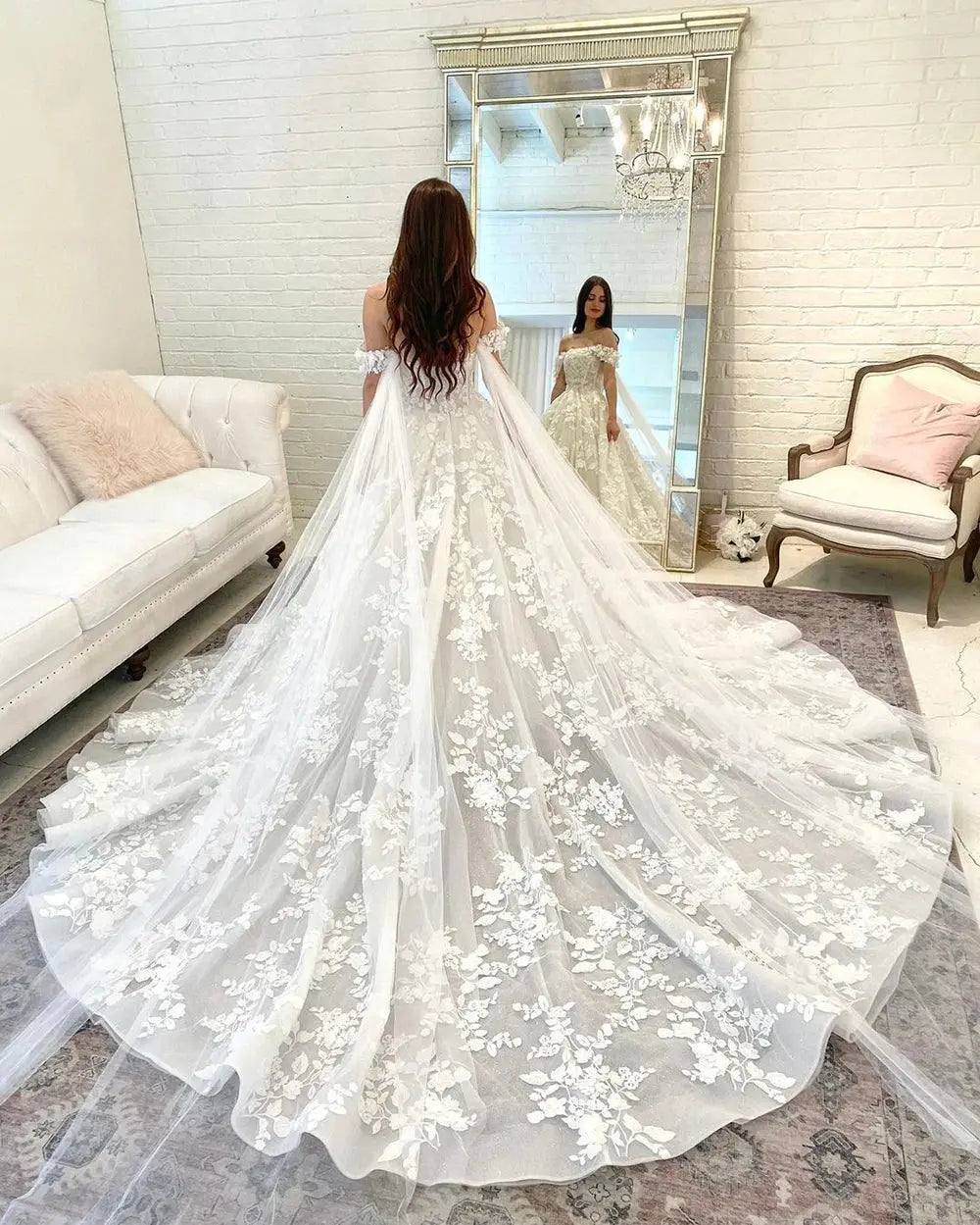 DREAM Princess Boho Wedding Dresses For Women Off the Shoulder SweetheSPECIFICATIONSBrand Name: NoEnName_NullStyle: ClassicNeckline: SWEETHEARTSleeve Length(cm): sleevelessTrain: Chapel TrainOrigin: Mainland ChinaCN: JiangsuDresses LenJohnny TirakJohnny TirakShoulder Sweetheart Lace Appliques Bridal Gown Ball Gown