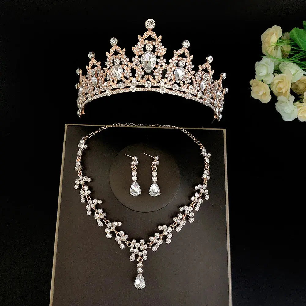 3pcs/set Crystal Bridal Tiara And Crown Earrings Necklace Jewelry Set SPECIFICATIONSBrand Name: NoEnName_NullMaterial: MetalOrigin: Mainland ChinaCN: ZhejiangChoice: yesJohnny TirakJohnny Tirak3pcs/set Crystal Bridal Tiara