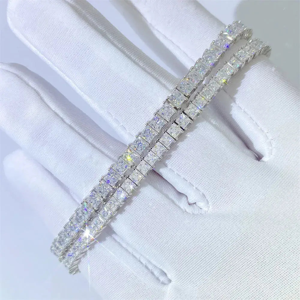 KNOBSPIN 4x4mm Princess Cut Moissanite Tennis Bracelet 925 Pure SilverSPECIFICATIONSBrand Name: knobspinBracelets Type: Chain &amp; Link BraceletsMain Stone: MoissaniteOrigin: Mainland ChinaCertificate: YESItem Weight: 0.4ctMetals TypeJohnny TirakJohnny TirakKNOBSPIN 4x4mm Princess Cut Moissanite Tennis Bracelet 925 Pure Silver Plated 18k