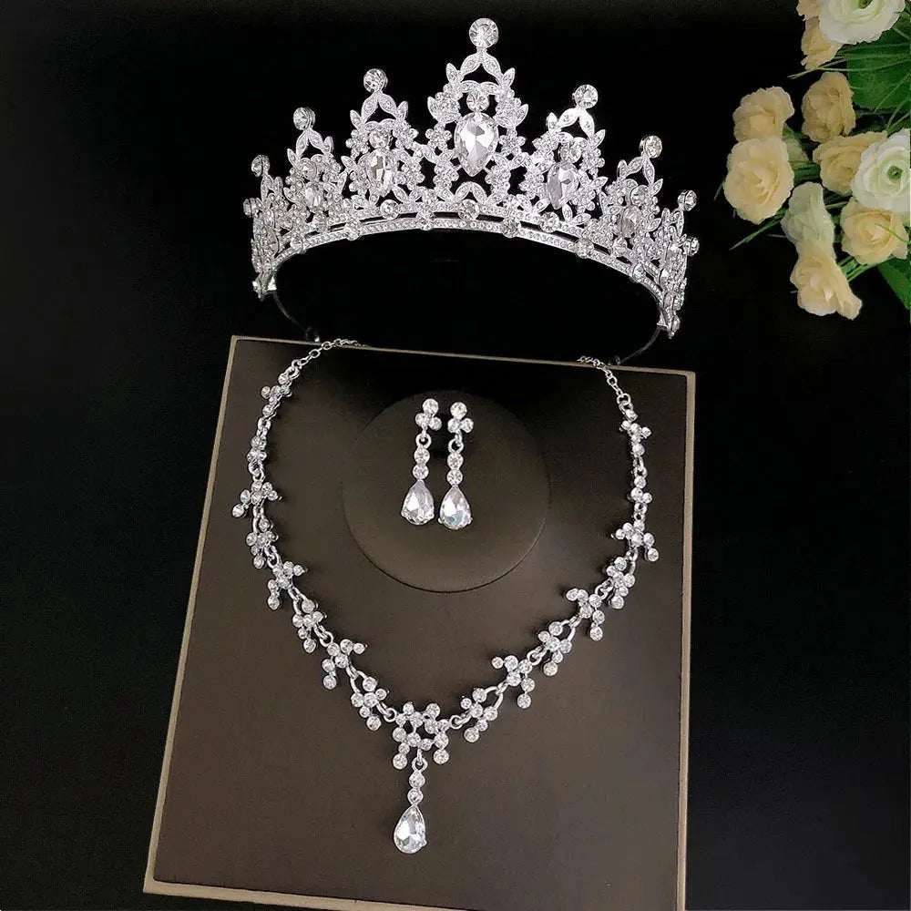 3pcs/set Crystal Bridal Tiara And Crown Earrings Necklace Jewelry Set SPECIFICATIONSBrand Name: NoEnName_NullMaterial: MetalOrigin: Mainland ChinaCN: ZhejiangChoice: yesJohnny TirakJohnny Tirak3pcs/set Crystal Bridal Tiara