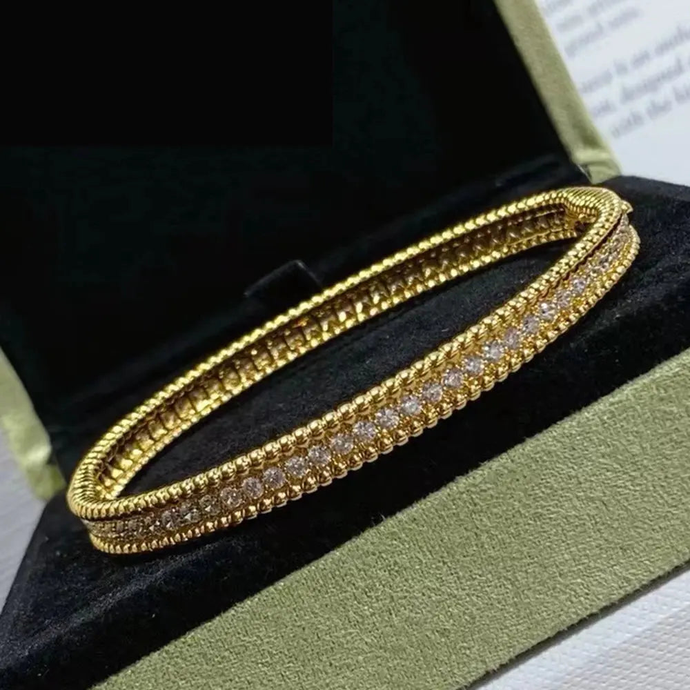 IsRabbit 18K Gold Plated 925 Sterling Silver Lab Synthesis Moissanite SPECIFICATIONSBrand Name: israbbitBracelets Type: Charm BraceletsMain Stone: MoissaniteCertificate Type: GTCOrigin: Mainland ChinaCertificate: YESItem Weight: 20gHigJohnny TirakJohnny TirakIsRabbit 18K Gold Plated 925 Sterling Silver Lab Synthesis Moissanite Diamond Wedding Anniversary Bangles Bracelets Fine Jewelry