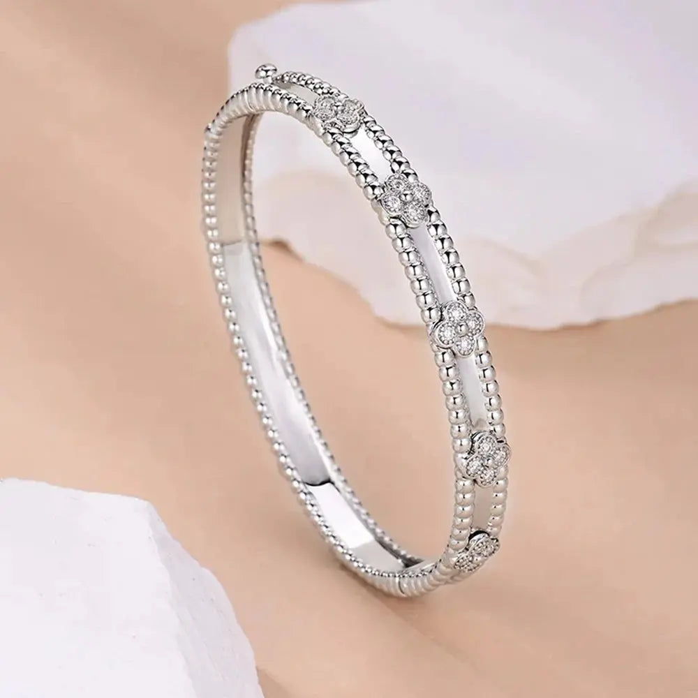 IsRabbit 18K Gold Plated 925 Sterling Silver Lab Synthesis Moissanite SPECIFICATIONSBrand Name: israbbitBracelets Type: Charm BraceletsMain Stone: MoissaniteCertificate Type: GTCOrigin: Mainland ChinaCertificate: YESItem Weight: 20gHigJohnny TirakJohnny TirakIsRabbit 18K Gold Plated 925 Sterling Silver Lab Synthesis Moissanite Diamond Wedding Anniversary Bangles Bracelets Fine Jewelry