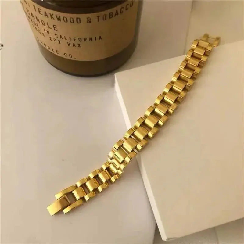 New Designer Fashion Stainless Steel Chain Bracelets for Women and MenSPECIFICATIONSBrand Name: NoEnName_NullGender: LOVERS'Material: MetalMetals Type: Stainless SteelBracelets Type: Chain &amp; Link BraceletsOrigin: Mainland ChinaCN: Johnny TirakJohnny TirakMen Adjustable Watch Belt Type Couple Bangle Charm Jewelry