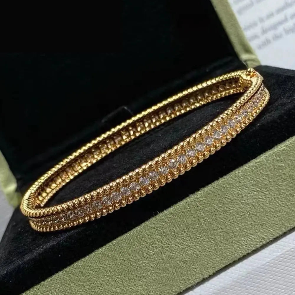 IsRabbit 18K Gold Plated 925 Sterling Silver Lab Synthesis Moissanite SPECIFICATIONSBrand Name: israbbitBracelets Type: Charm BraceletsMain Stone: MoissaniteCertificate Type: GTCOrigin: Mainland ChinaCertificate: YESItem Weight: 20gHigJohnny TirakJohnny TirakIsRabbit 18K Gold Plated 925 Sterling Silver Lab Synthesis Moissanite Diamond Wedding Anniversary Bangles Bracelets Fine Jewelry