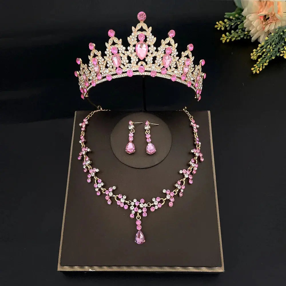 3pcs/set Crystal Bridal Tiara And Crown Earrings Necklace Jewelry Set SPECIFICATIONSBrand Name: NoEnName_NullMaterial: MetalOrigin: Mainland ChinaCN: ZhejiangChoice: yesJohnny TirakJohnny Tirak3pcs/set Crystal Bridal Tiara